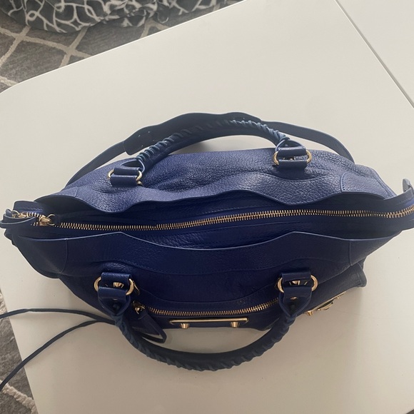 Authentic Balenciaga bag- hardly used. - Picture 2 of 7